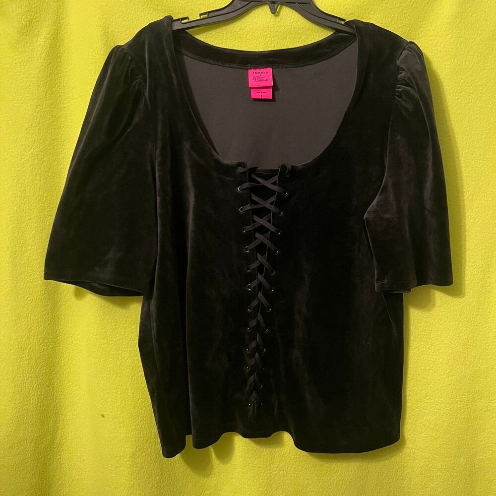 Torrid x Betsey Johnson Lace Up Velvet Black Puff Sleeve Blouse Top Corset Plus